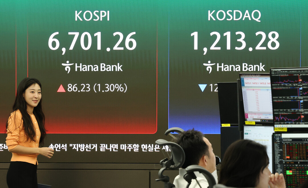 코스피, 장중 6,700선 첫 돌파…...